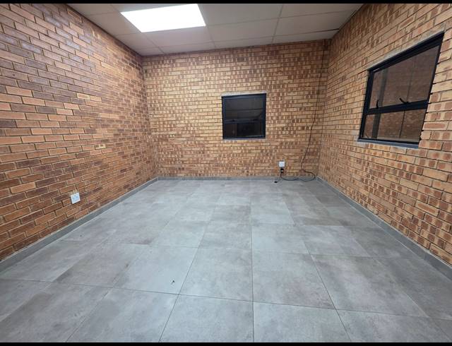 2,342M² WAREHOUSE TO LET IN ORMONDE